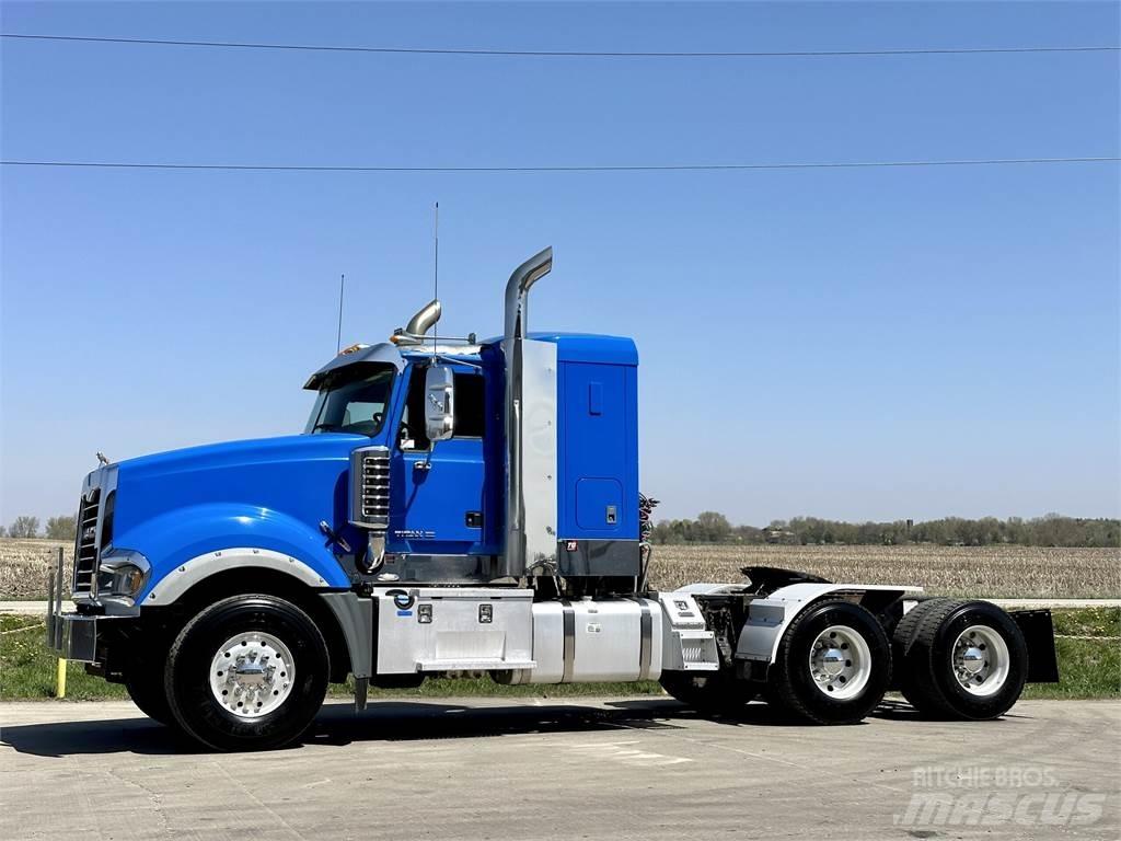 Mack Titan TD713 Naudoti vilkikai