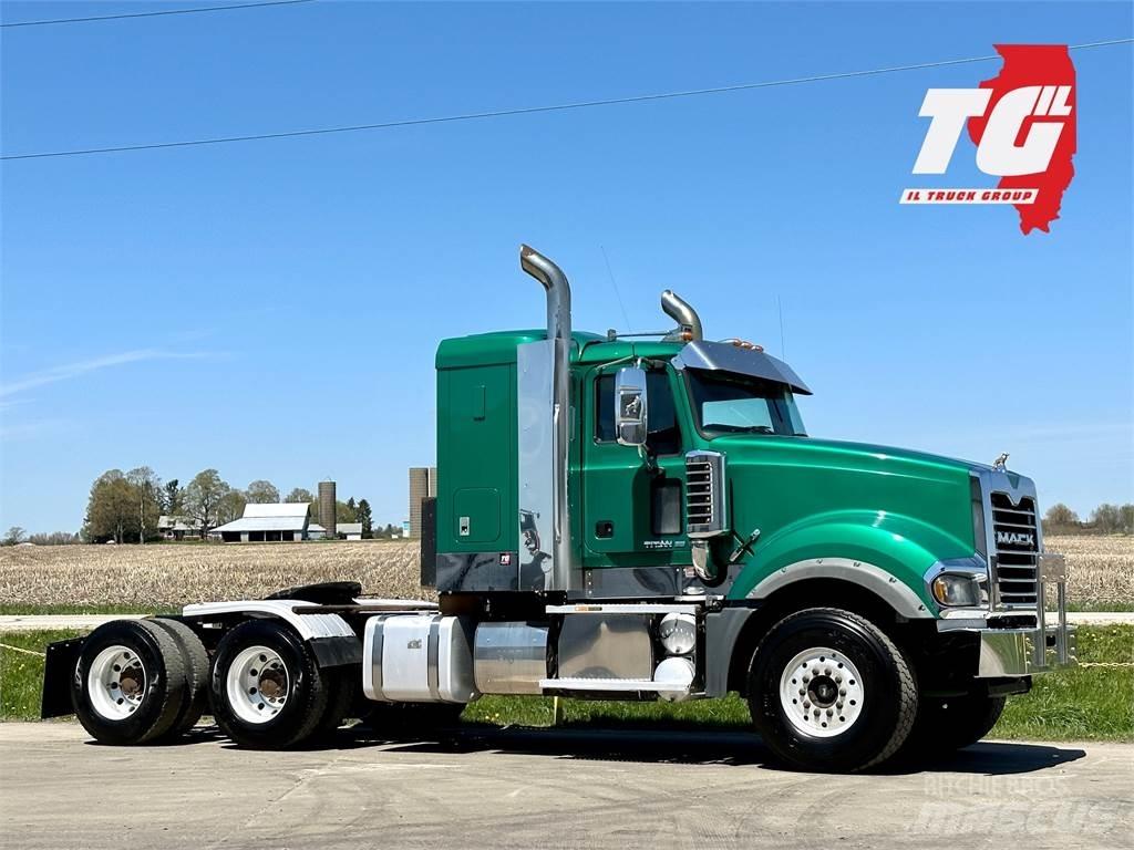 Mack Titan TD713 Naudoti vilkikai