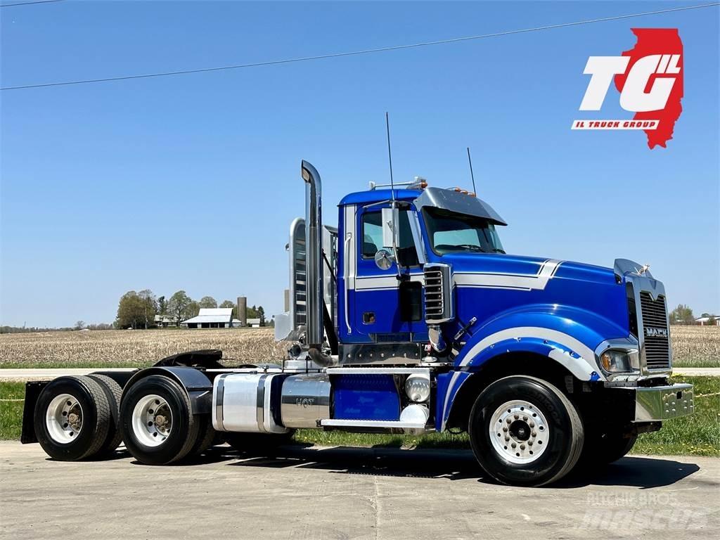 Mack Titan TD713 Naudoti vilkikai