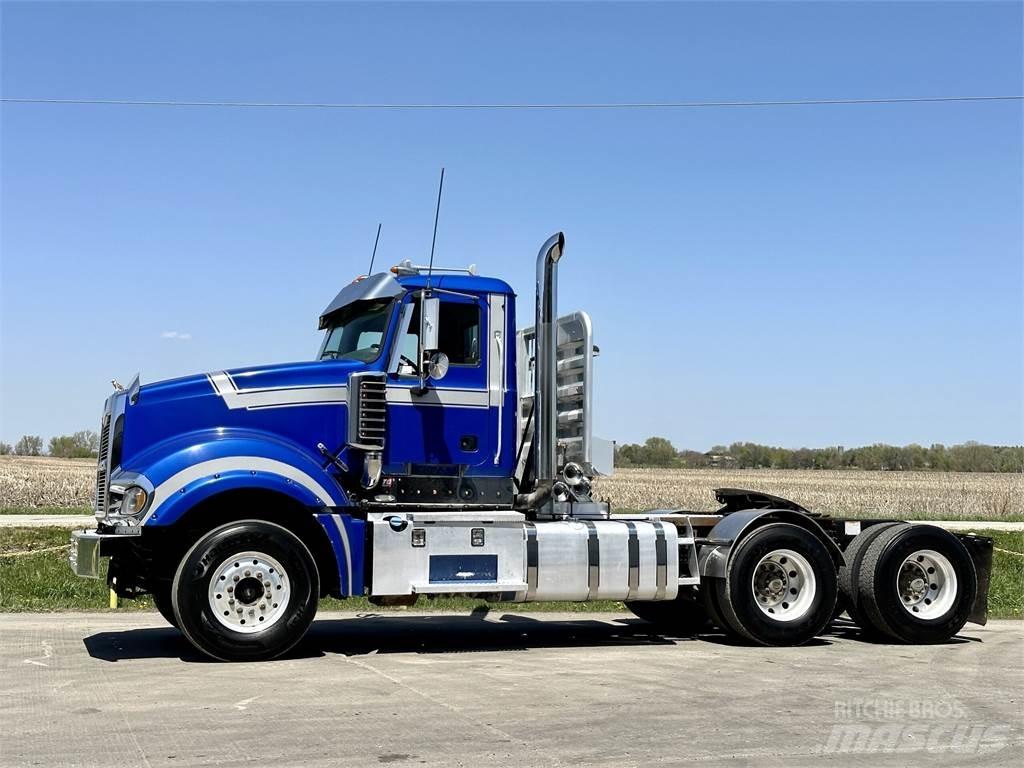 Mack Titan TD713 Naudoti vilkikai