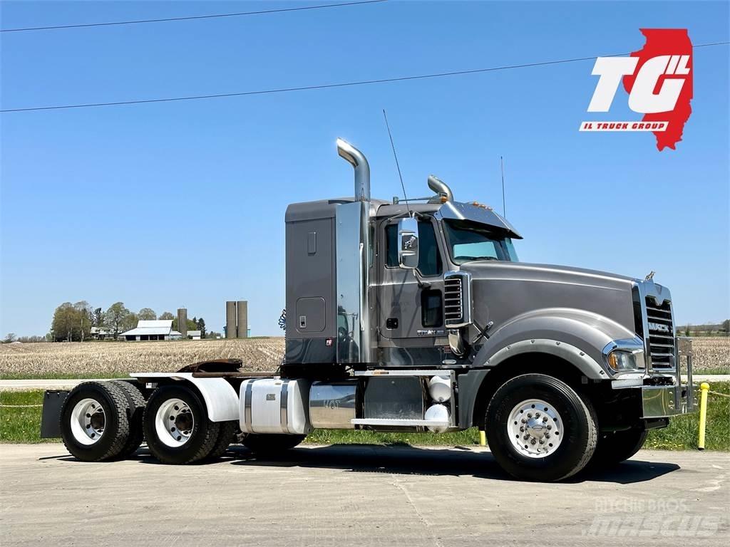 Mack Titan TD713 Naudoti vilkikai