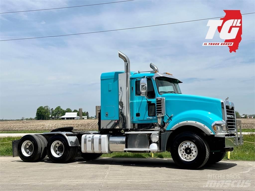 Mack Titan TD713 Naudoti vilkikai
