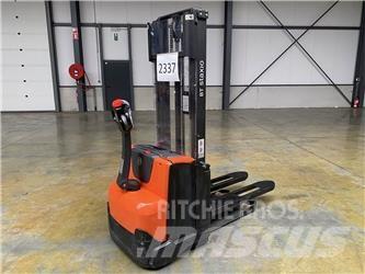 Toyota BT SWE100 Savaeigiai rietuvai