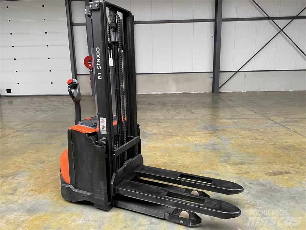 Toyota BT SWE100 Savaeigiai rietuvai