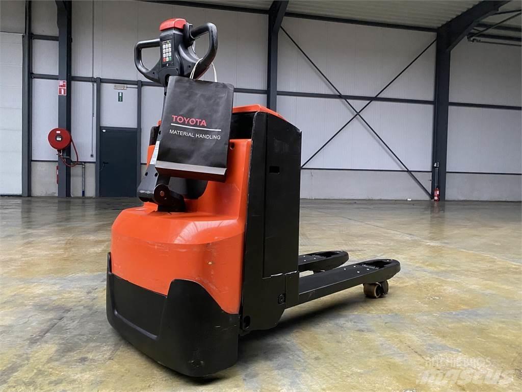 Toyota LWE200 Rankiniai hidrauliniai vėžimėliai