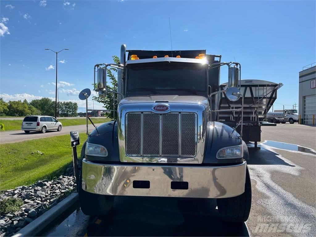 Peterbilt 348 Savivarčių priekabų vilkikai