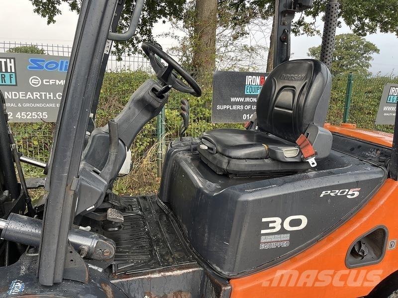 Doosan D30S-5 Šakiniai krautuvai - Kita