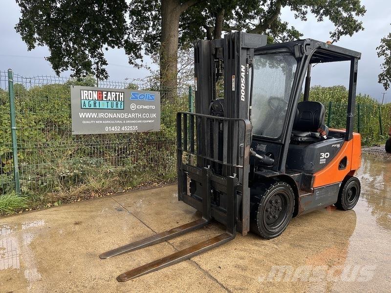 Doosan D30S-5 Šakiniai krautuvai - Kita