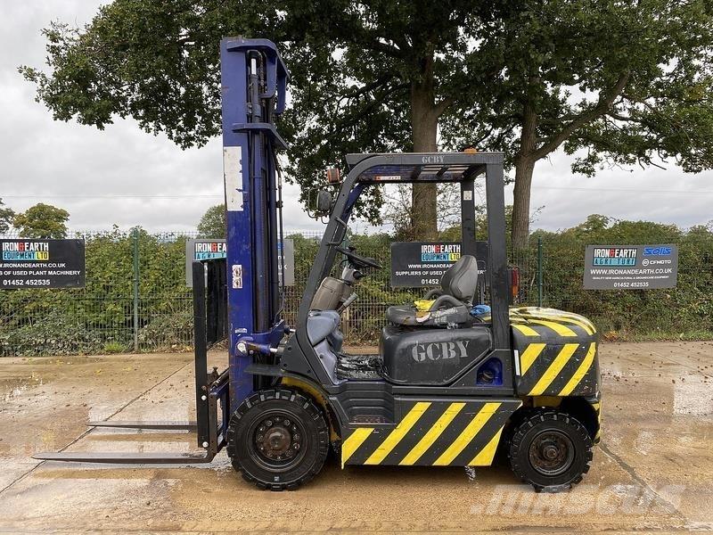 Komatsu FD25T-12 Šakiniai krautuvai - Kita