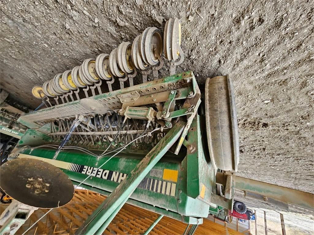 John Deere 450 Kiti naudoti statybos komponentai