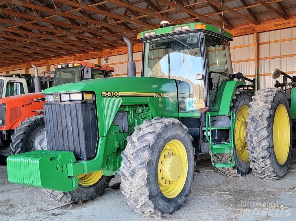John Deere 8400 Traktoriai