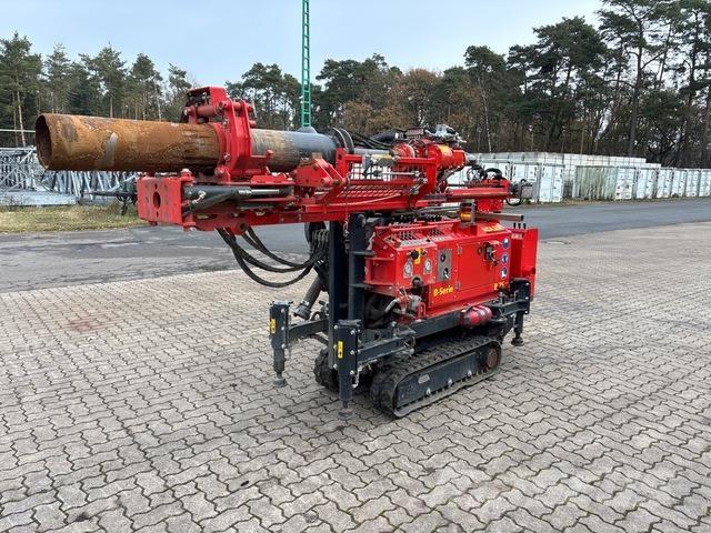 Adler B25 Statyba - Kita