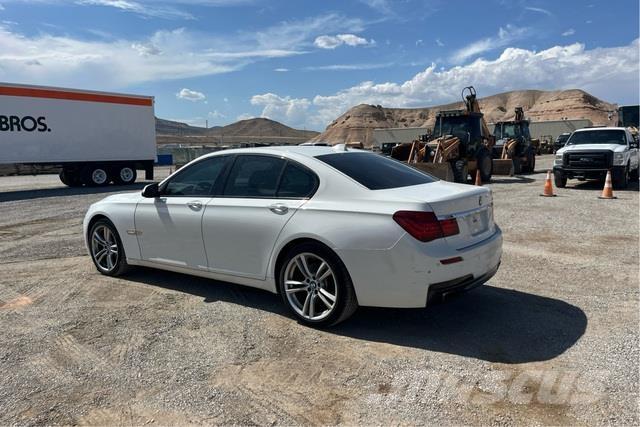 BMW 740i Lengvieji automobiliai