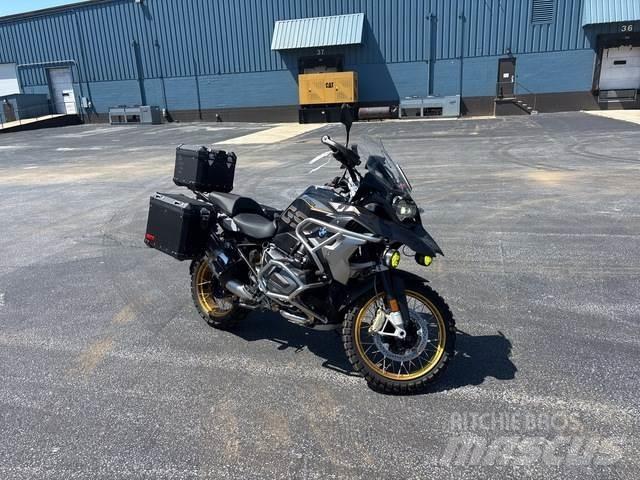 BMW R1250 Visureigiai