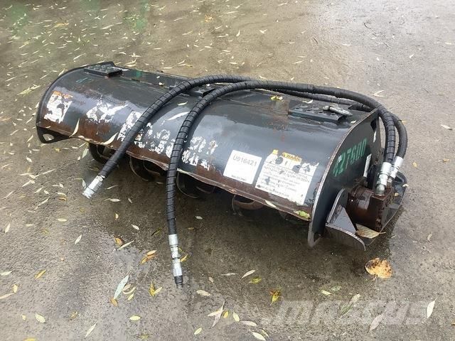 Bobcat  Varomosios akėčios ir žemės frezos