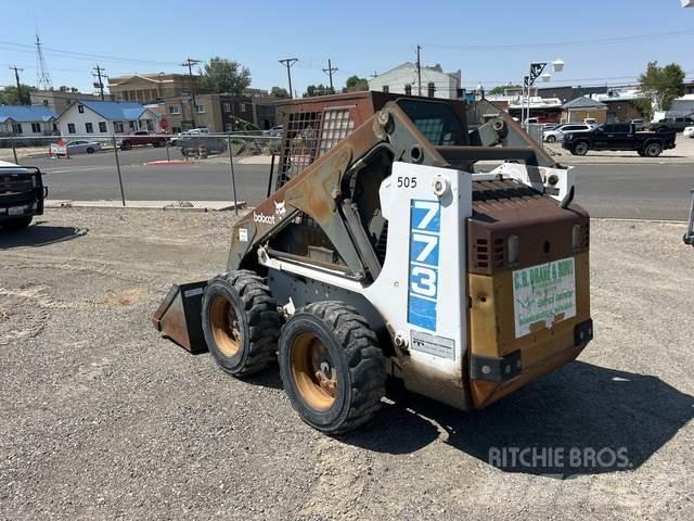 Bobcat 773 Krautuvai su šoniniu pasukimu
