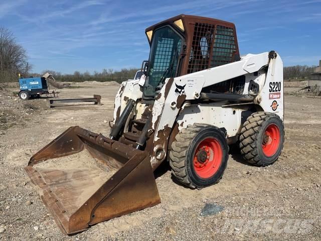 Bobcat S220 Krautuvai su šoniniu pasukimu