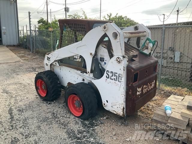 Bobcat S250 Krautuvai su šoniniu pasukimu