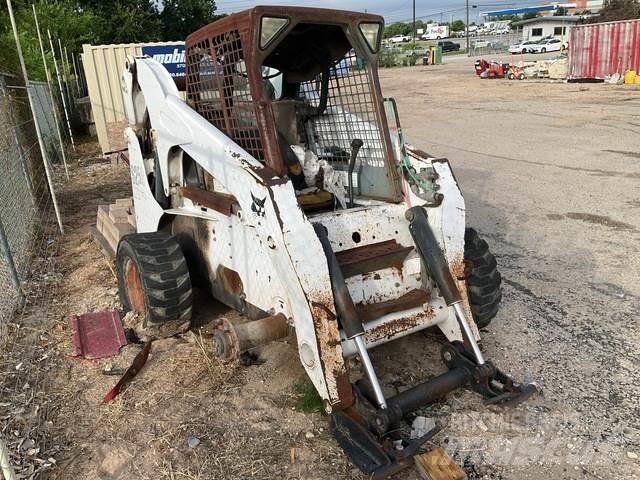 Bobcat S250 Krautuvai su šoniniu pasukimu