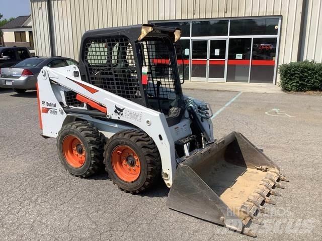 Bobcat S450 Krautuvai su šoniniu pasukimu