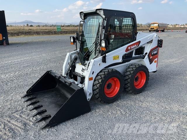 Bobcat S450 Krautuvai su šoniniu pasukimu