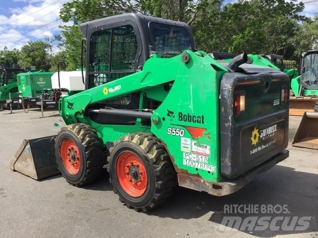 Bobcat S550 Krautuvai su šoniniu pasukimu