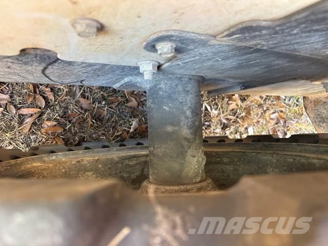Bobcat S550 Krautuvai su šoniniu pasukimu