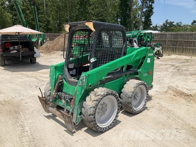 Bobcat S550 Krautuvai su šoniniu pasukimu