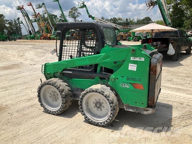 Bobcat S550 Krautuvai su šoniniu pasukimu