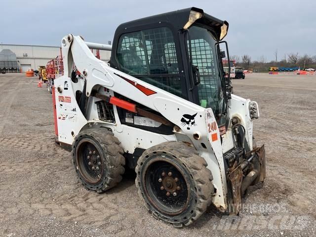 Bobcat S570 Krautuvai su šoniniu pasukimu