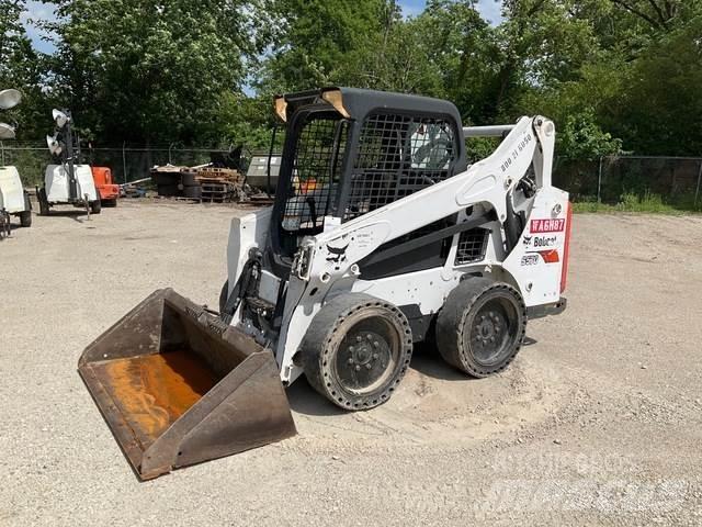 Bobcat S570 Krautuvai su šoniniu pasukimu