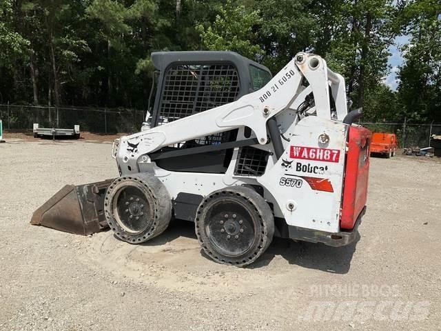 Bobcat S570 Krautuvai su šoniniu pasukimu