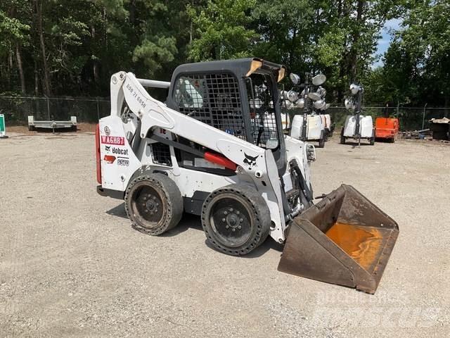 Bobcat S570 Krautuvai su šoniniu pasukimu
