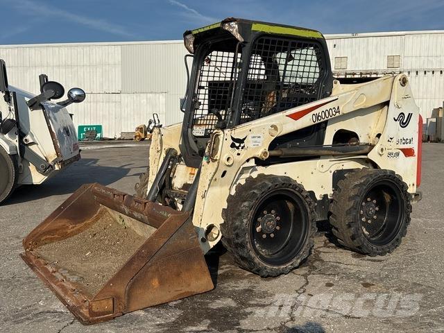 Bobcat S630 Krautuvai su šoniniu pasukimu