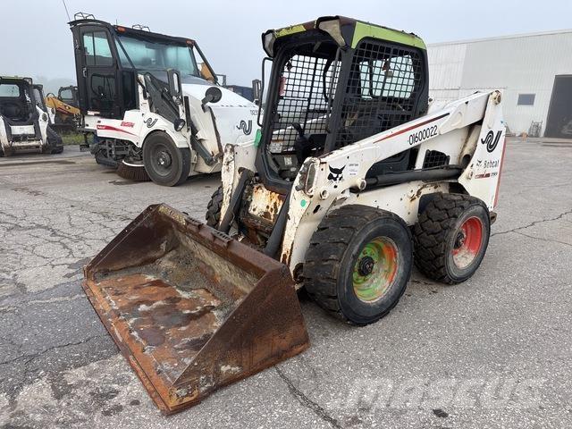 Bobcat S630 Krautuvai su šoniniu pasukimu