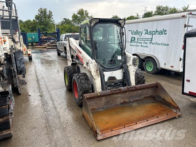Bobcat S630 Krautuvai su šoniniu pasukimu