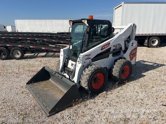 Bobcat S770 Krautuvai su šoniniu pasukimu