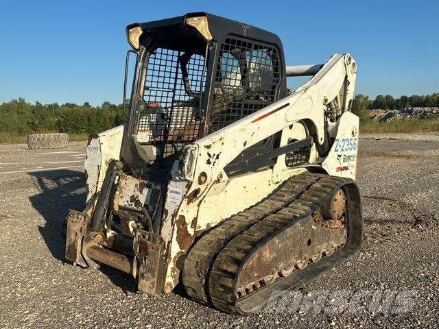 Bobcat T750 Krautuvai su šoniniu pasukimu