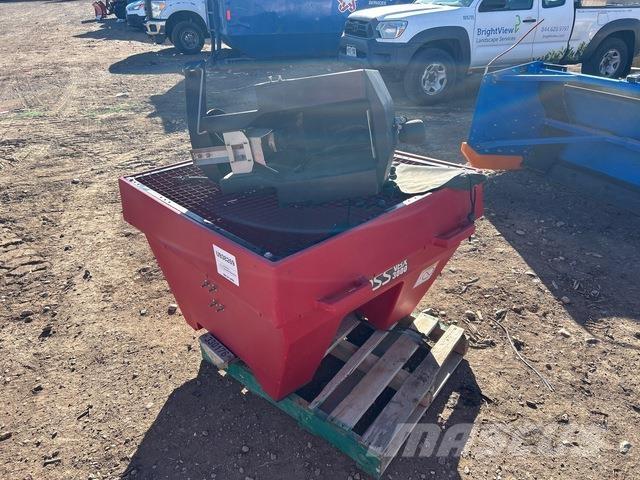 Boss  Smėlio ir druskos barstytuvai