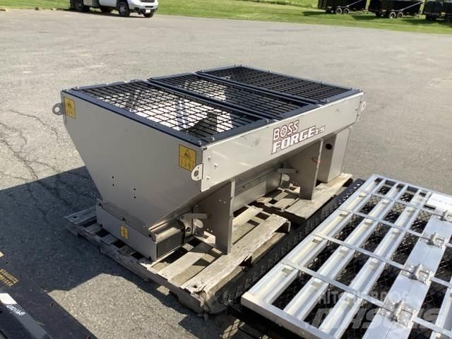 Boss Forge 1.5 Smėlio ir druskos barstytuvai