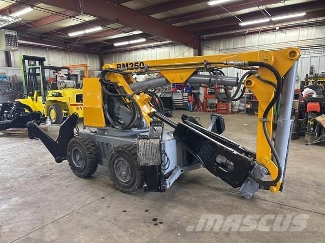 Brokk BM250E Statyba - Kita