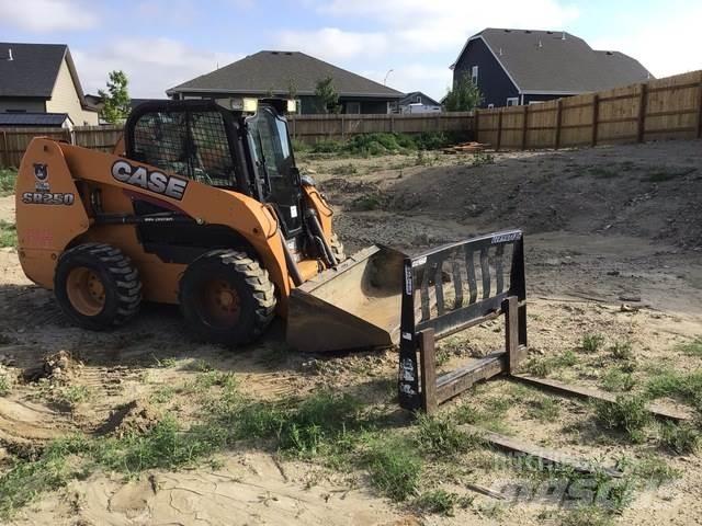 CASE SR250 Krautuvai su šoniniu pasukimu
