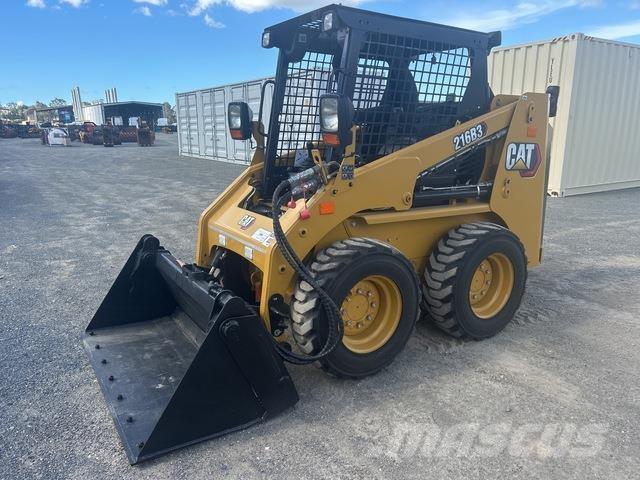CAT 216B3 Krautuvai su šoniniu pasukimu
