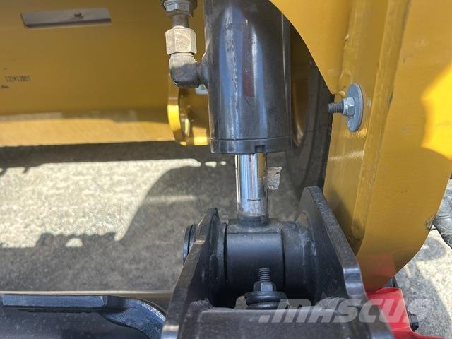 CAT 216B3 Krautuvai su šoniniu pasukimu