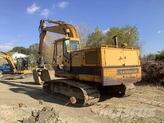 CAT 225 Vikšriniai ekskavatoriai
