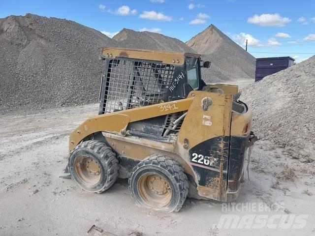 CAT 226B Krautuvai su šoniniu pasukimu