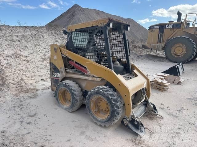 CAT 226B Krautuvai su šoniniu pasukimu
