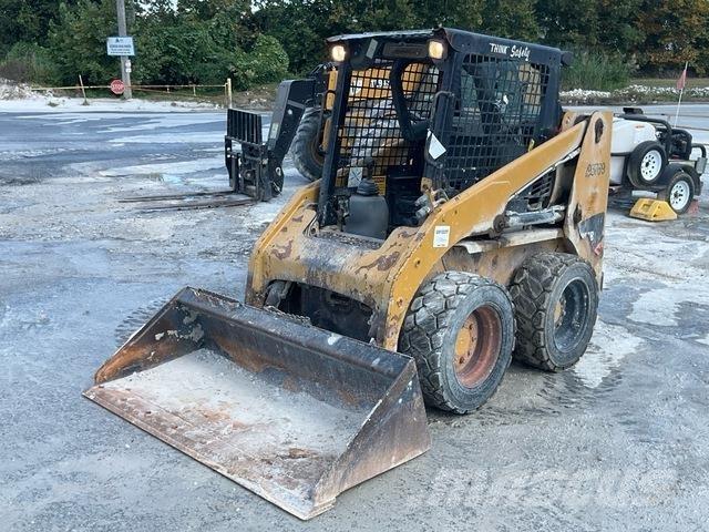 CAT 226B3 Krautuvai su šoniniu pasukimu