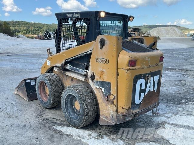 CAT 226B3 Krautuvai su šoniniu pasukimu