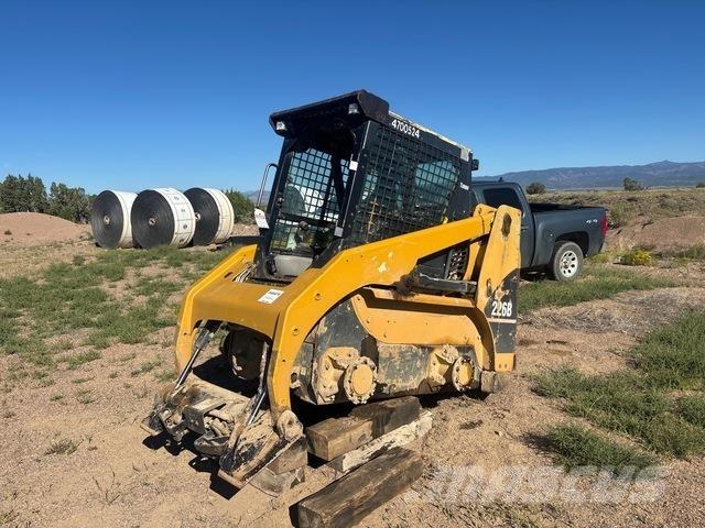 CAT 226B3 Krautuvai su šoniniu pasukimu